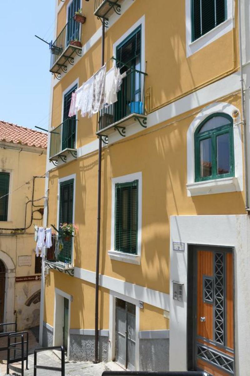 Bed And Travel Apartment La Minerva Suite Salerno Exterior foto