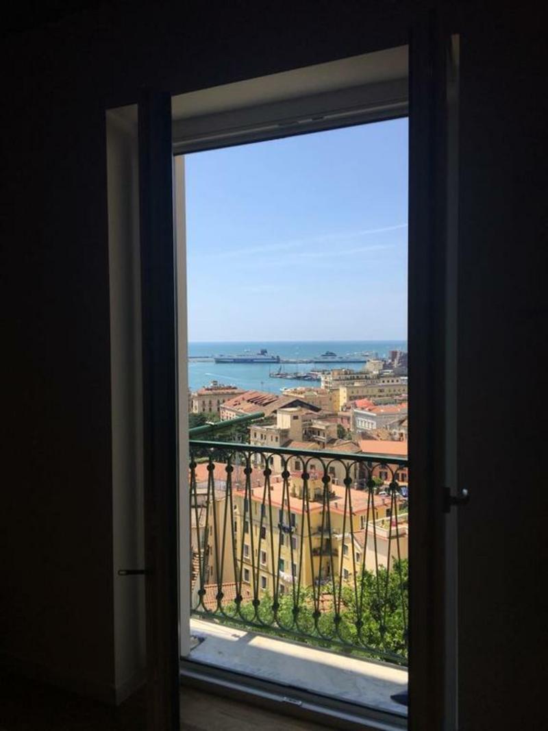 Bed And Travel Apartment La Minerva Suite Salerno Exterior foto