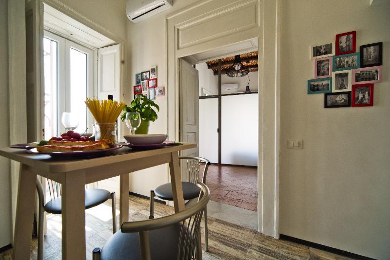 Bed And Travel Apartment La Minerva Suite Salerno Exterior foto