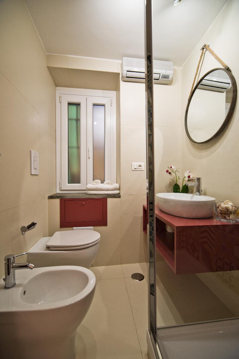 Bed And Travel Apartment La Minerva Suite Salerno Exterior foto